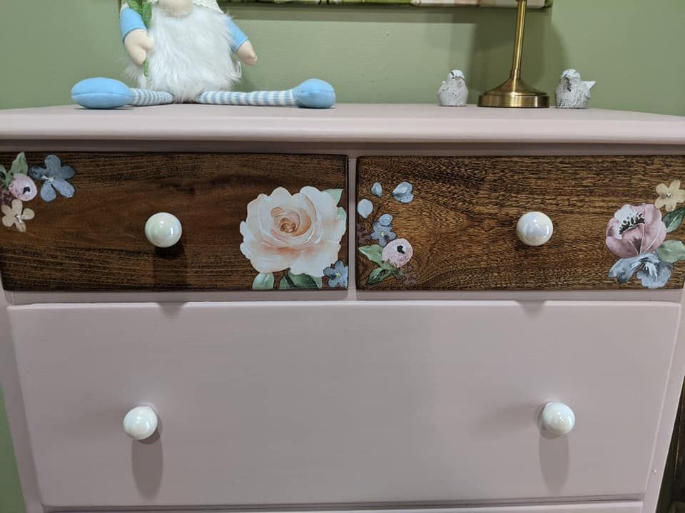 1-1/4" Ball Design Knob White Pearlized