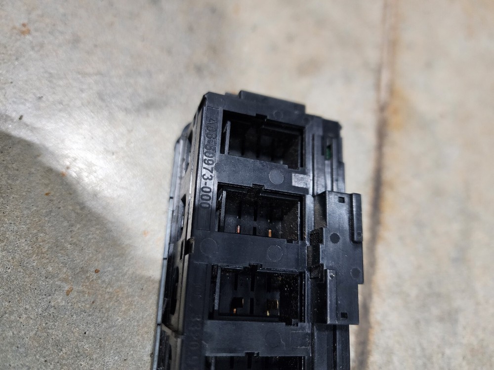Freightliner Cascaida Interior Instrument Dash Panel Switch P/N A06-60973-000