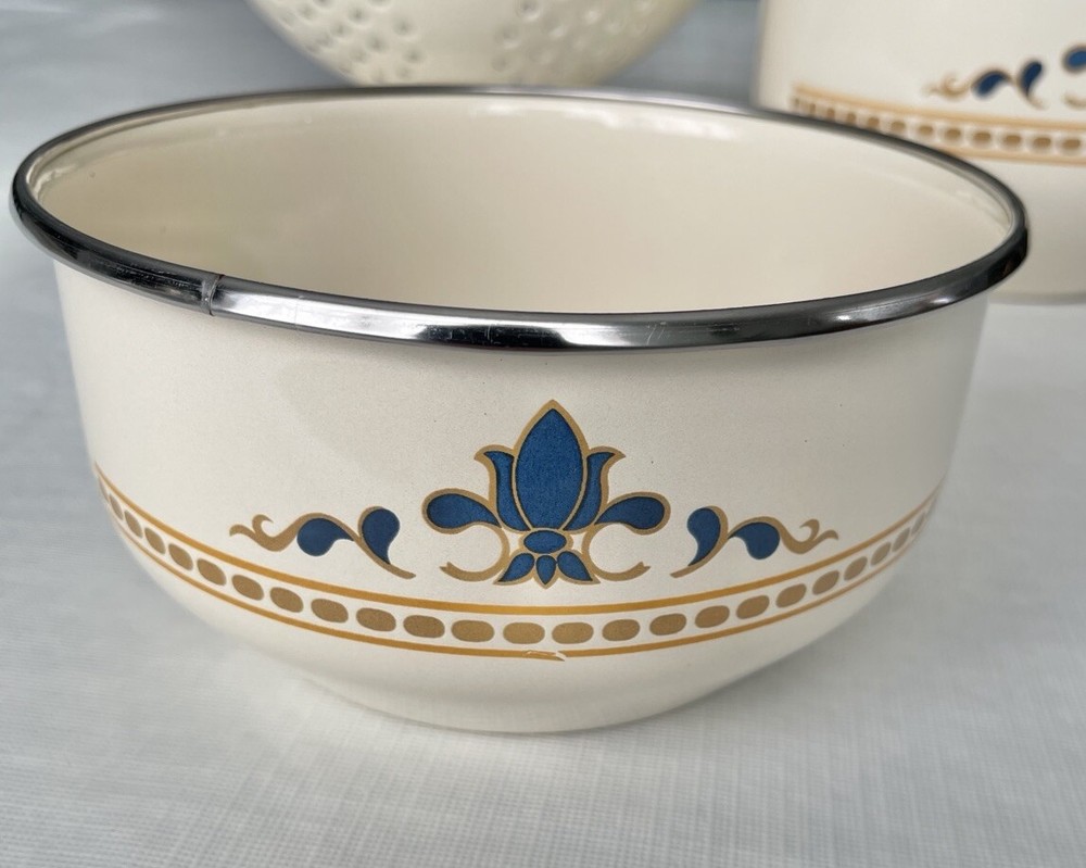 3 Enamel Nesting Mixing Bowls And Colander