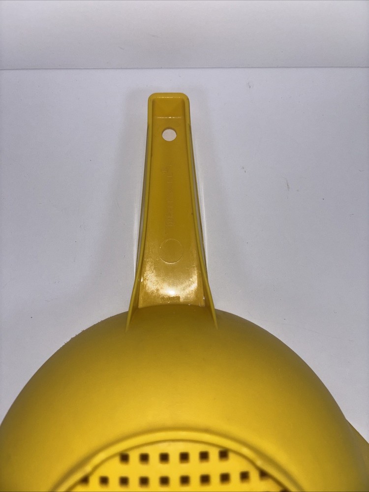 Vintage Tupperware 2 Quart Colander Strainer w/ Handle & 2 Pour Spouts Yellow