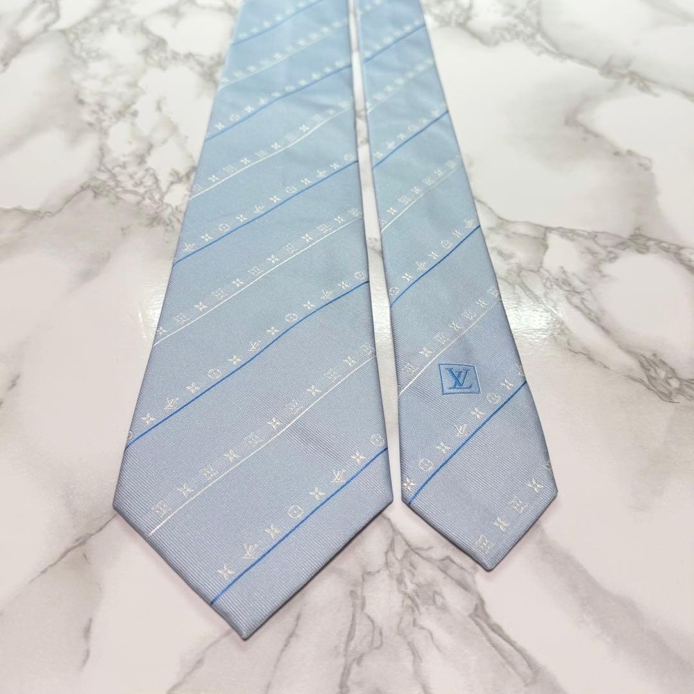 Louis Vuitton 100% Silk Monogram Tie Elegant Used