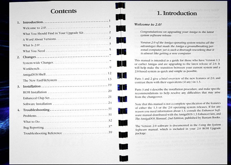 COMMODORE Amiga Computer System RELEASE 2 Version 2.0 Owners Manual 1991