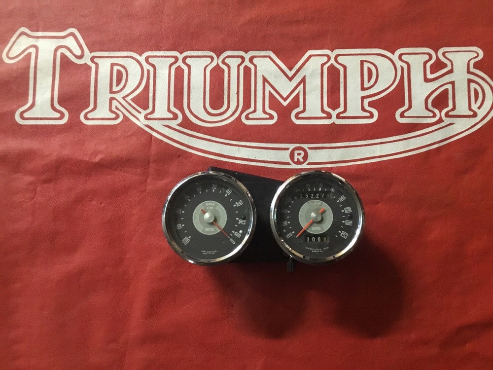 Triumph Smiths Used Set Speedo 5001/00A & Tach 3001/02A With Mounting Bracket