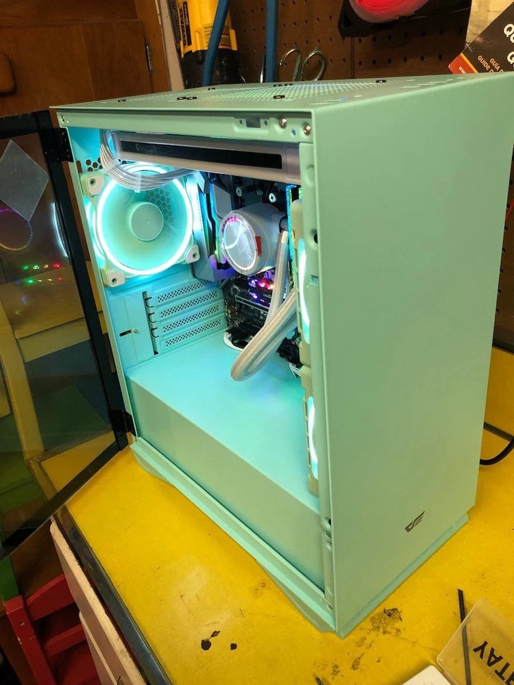 The Essential Michele ® - The Mint Gaming Computer