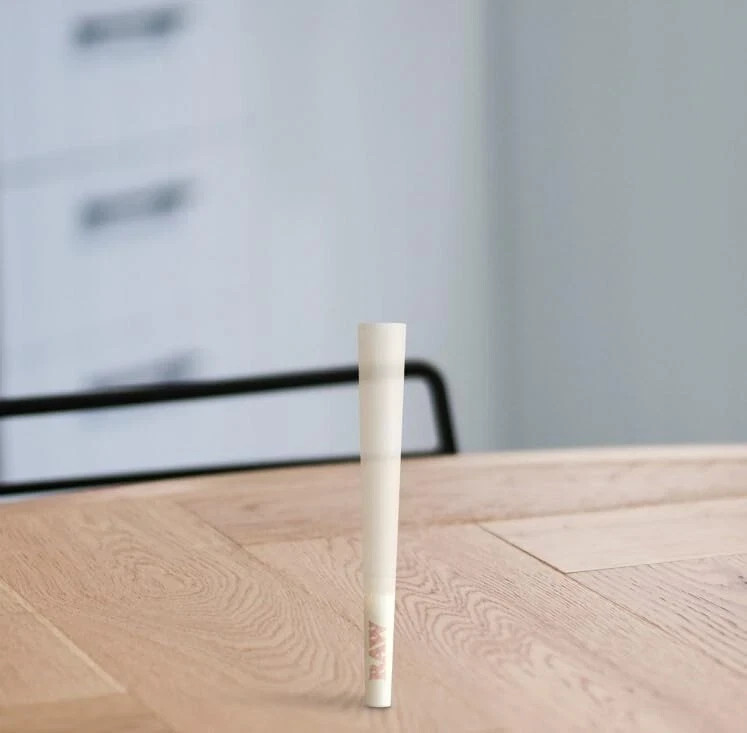 RAW Cones Organic 1 1/4 - 900 Count Box - Bulk Box