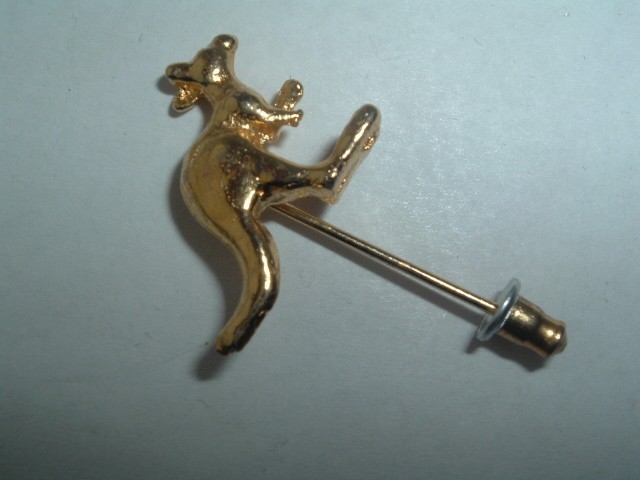 VINTAGE KANGAROO LAPEL PIN STICK PIN