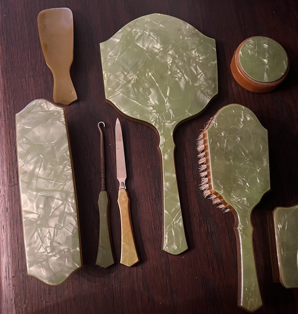 8 Pc Vintage Green Marbled Vanity Set