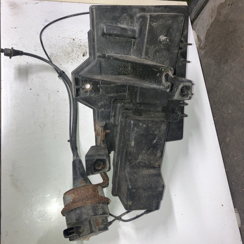 1996 - 2000 Caravan Battery Tray Vacuum Tank
