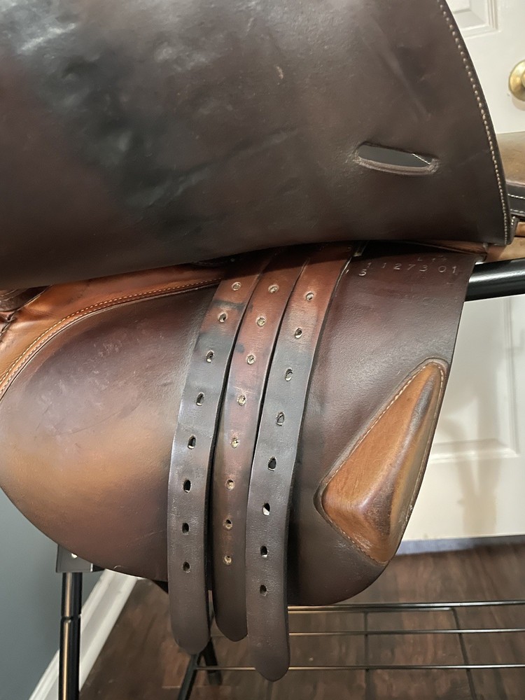 Butet Close Contact Saddle 17” - Needs Some TLC
