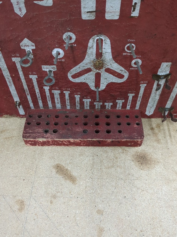 SNAP-ON CJ 2000 PULLER SET WALL STORAGE RACK BOARD DISPLAY 31-3/4" X 23-3/4"