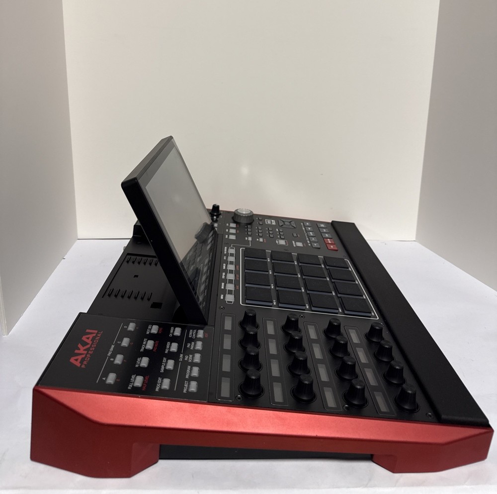 Akai Professional MPCX Standalone Sampler & Sequencer /Read
