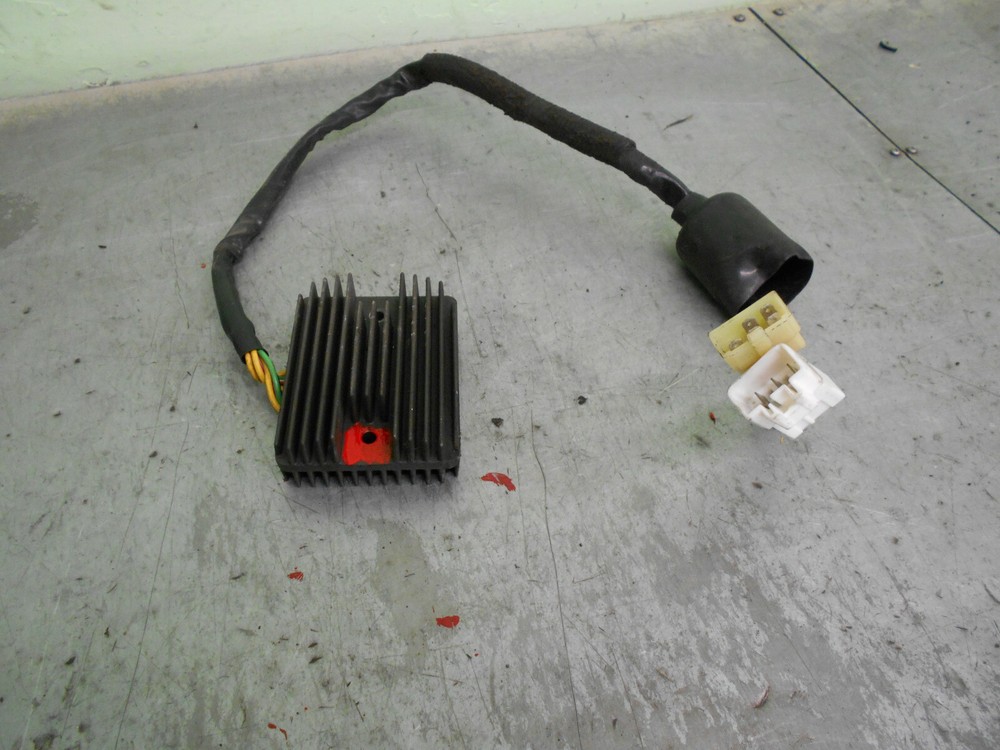 honda  blackbird    reg/rectifier  (2003)