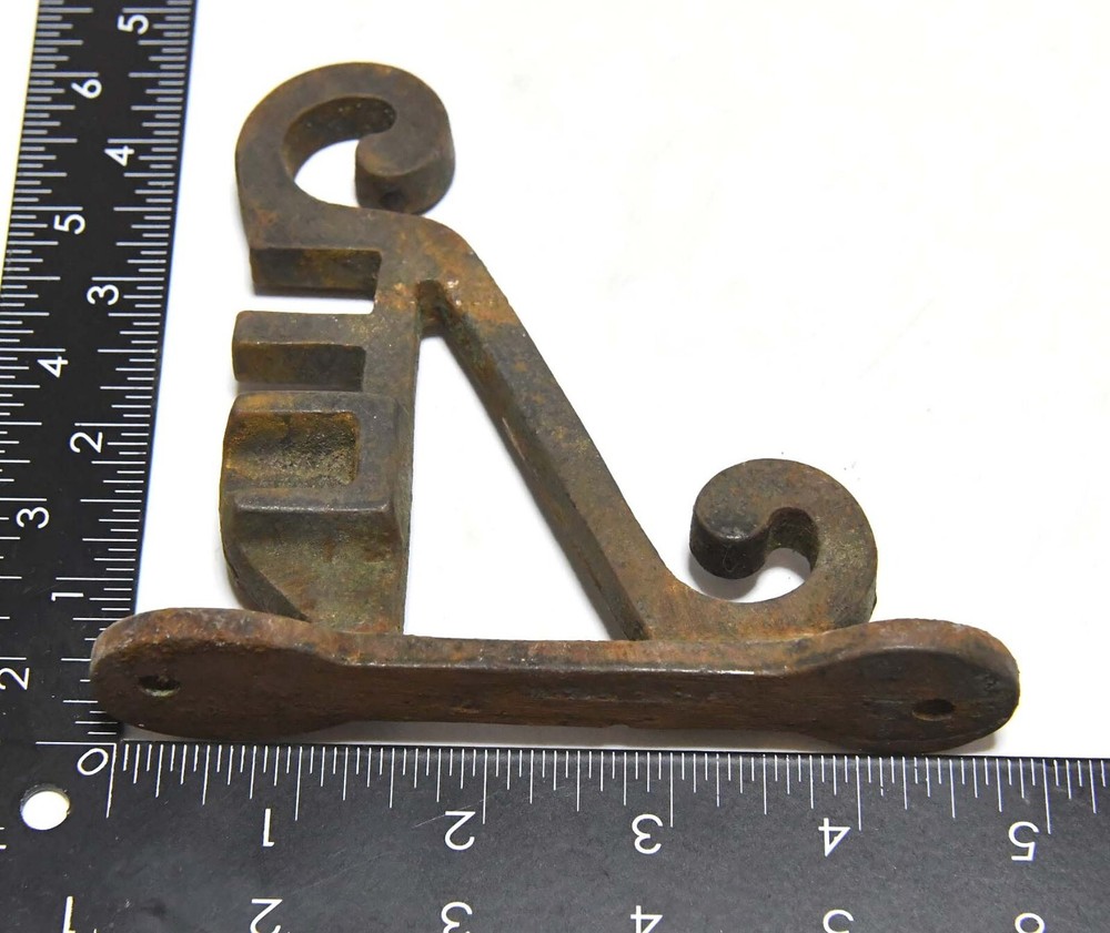 VINTAGE UNIQUE CAST IRON WALL MOUNT SHELF BRACKET BRACES