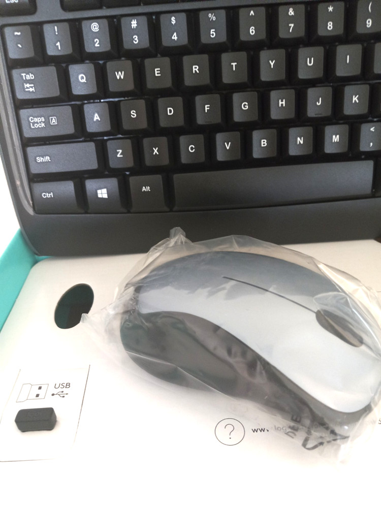 Logitech Full Size Wireless Keyboard Mouse Combo-Open Box Never Used