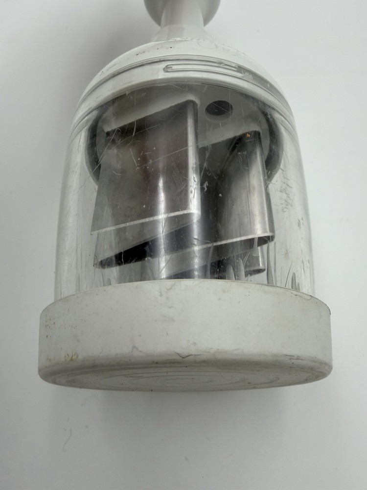 Pampered Chef Push Function Food Chopper - White Read