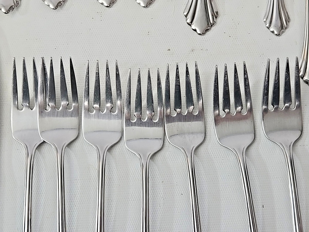 Rembrandt Distinction Deluxe Stainless Silverware Flatware Lot Assorted