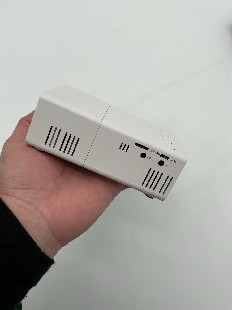 Portable Mini LED Projector Screen Mirroring WHITE (USED)