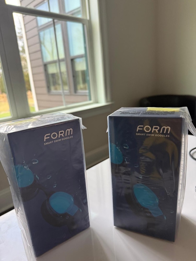 FORM With Smart Display Model Swim Goggles - Black NEW