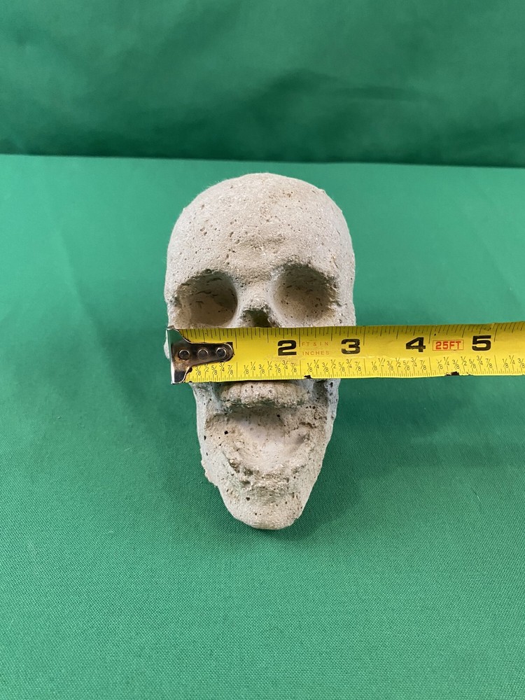 Hand Cast Fireproof Cement Fire Pit Skull Log for Bonfire Campfire Fireplace