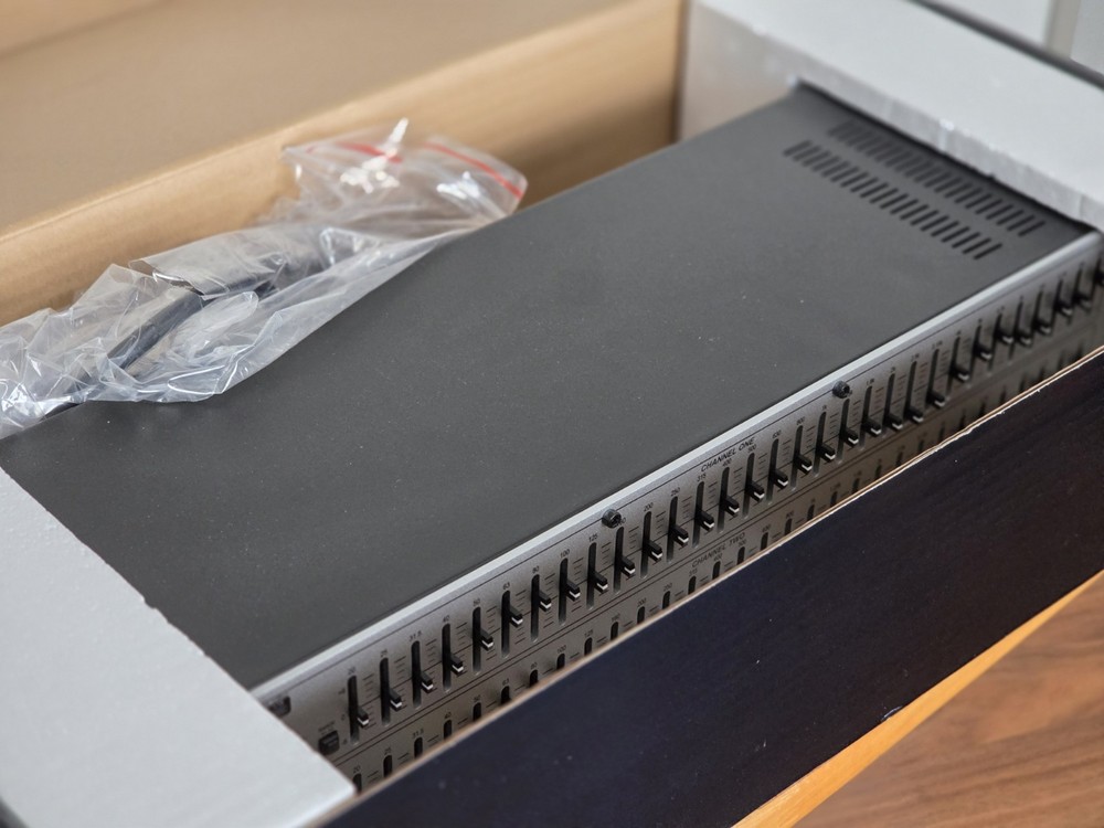 dbx Dual 31-Band Graphic Equalizer Model 231s EQ - Open-box