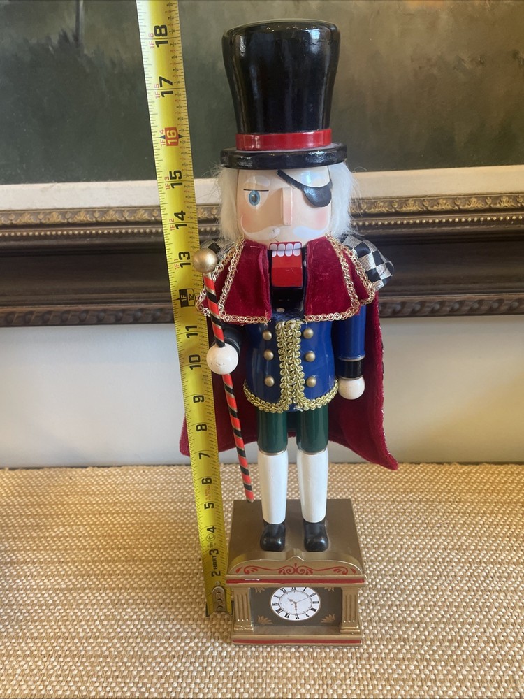 18” WOODEN DROSSELMEYER NUTCRACKER BALLET NUTCRACKER on Clock