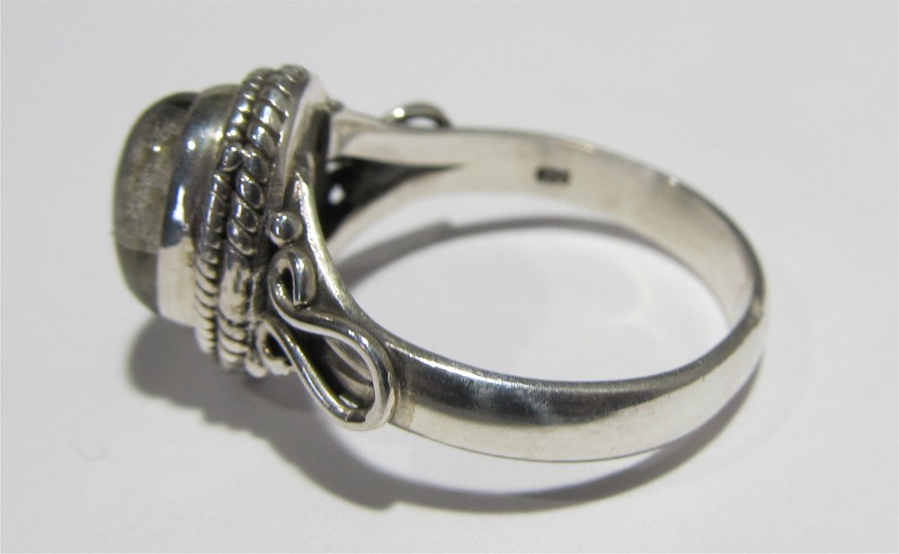 925 Silver Rope Bezel Oval Blue Flash Ring Size 6