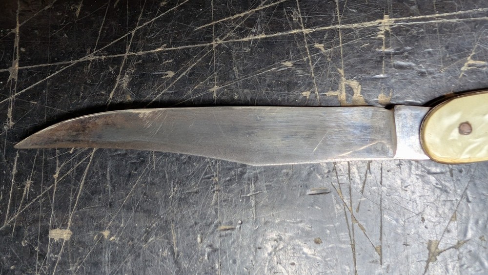 Vintage Folding Knife with bakelite handle blade measures @4"