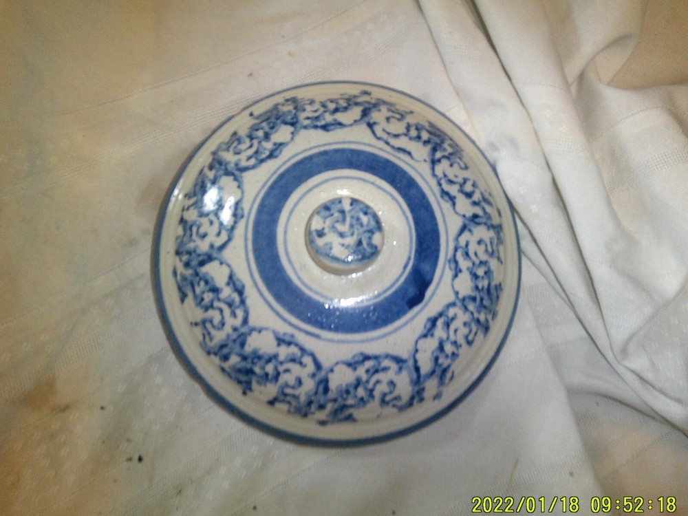 VINTAGE REPLACEMENT POTTERY LID COOKWARE CHAMBE POT BLUE WHITE