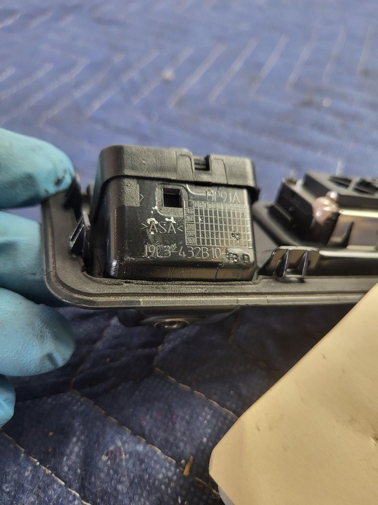 Used Oem Jaguar Rear View Camera & Trunk Release Switch for 2018-2020 E-Pace