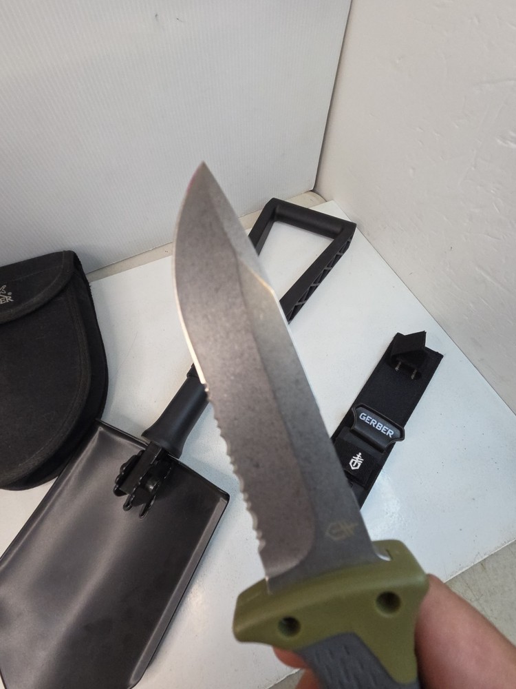 Gerber Knife Ultimate And 2000 Folding Shovel