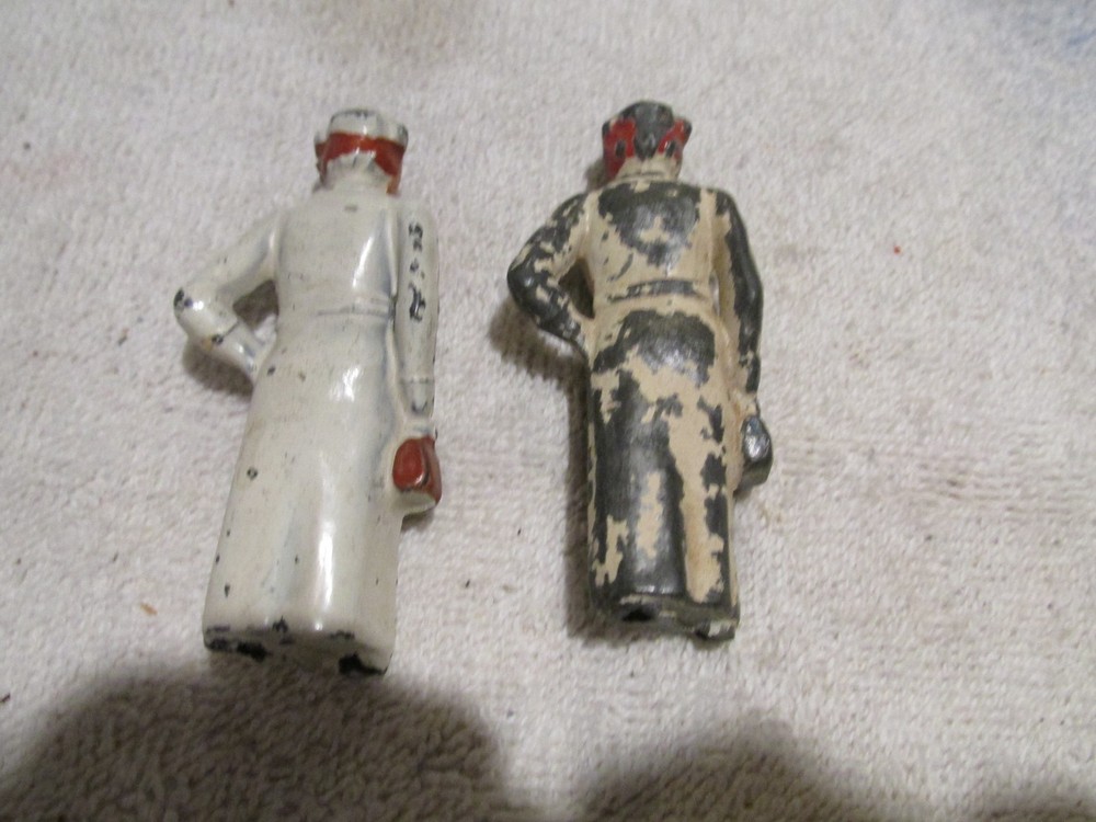 CAST IRON NURSES 2.75 INCHES TALL