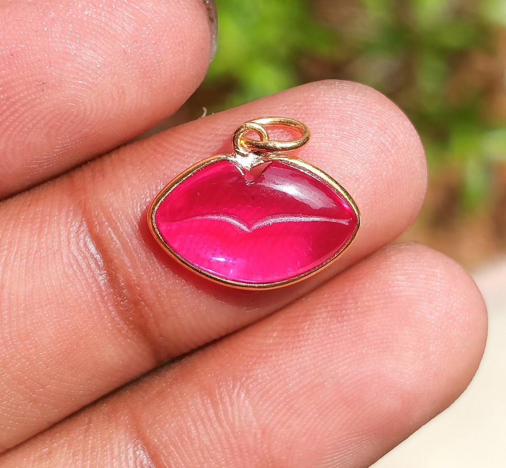 Ruby Lips Charm Pendant - 18k Solid Gold Handmade Dainty Jewelry