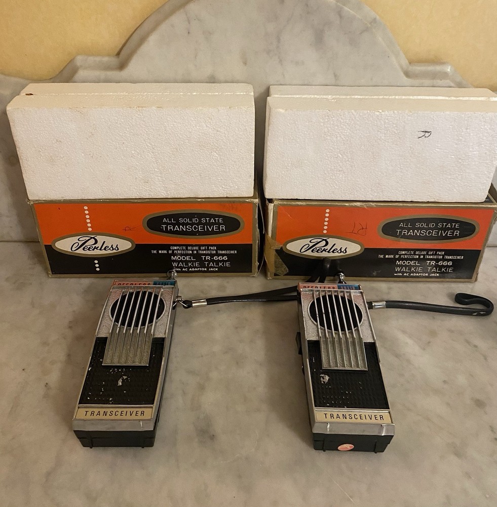 2 Vtg Peerless All Solid State Transceiver Model TR-666 Walkie Talkies Tested