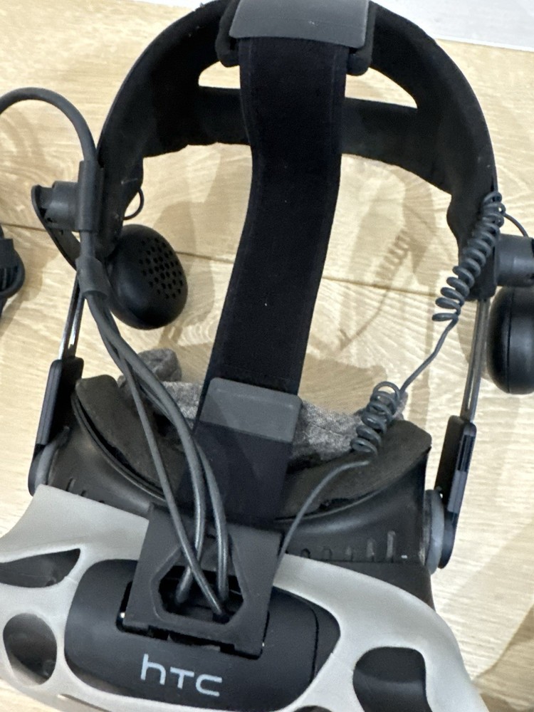 HTC Vive VR Headset Kit System Virtual Reality Remotes + More