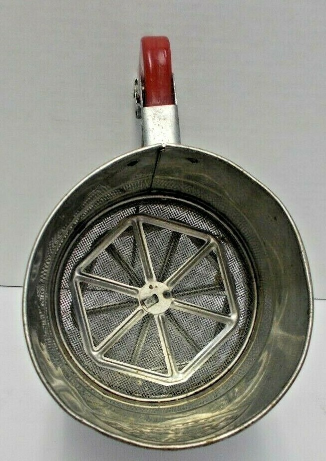 VTG BROMWELL'S Super Fine 2 Screen Red Squeeze Handle Sifter