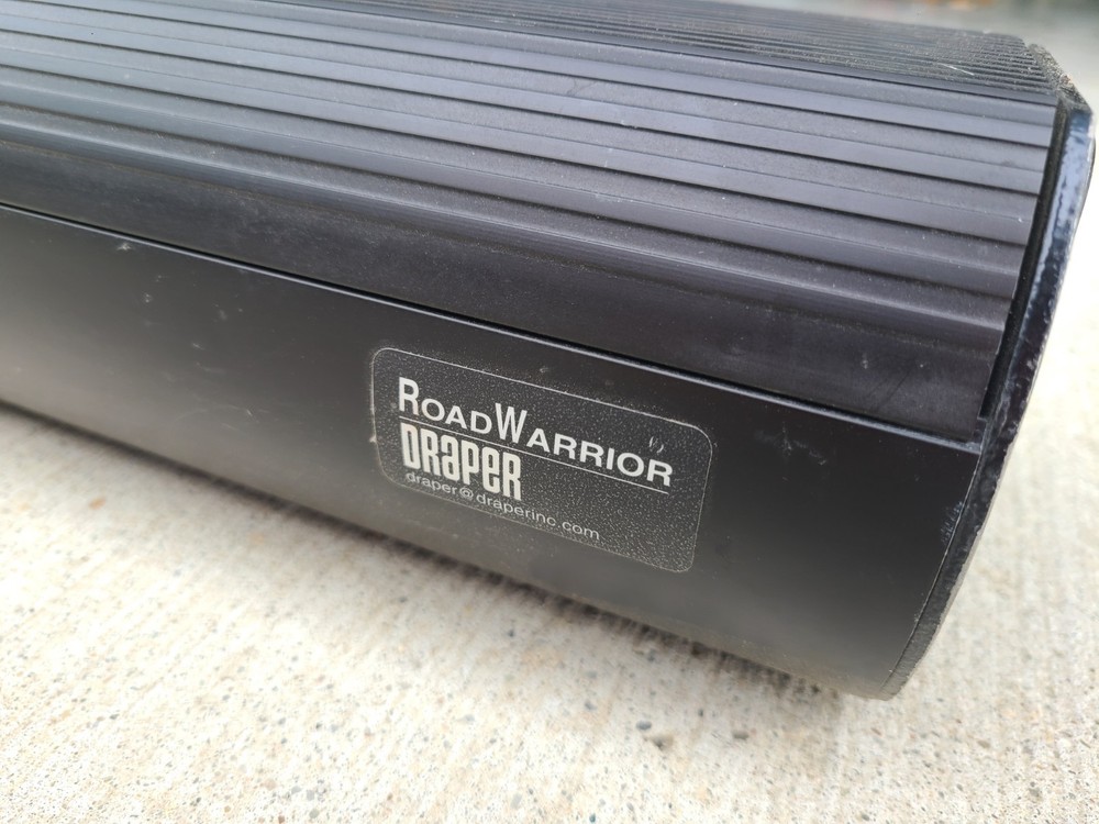 Draper RoadWarrior Portable Projector Screen Matt (63"x48")