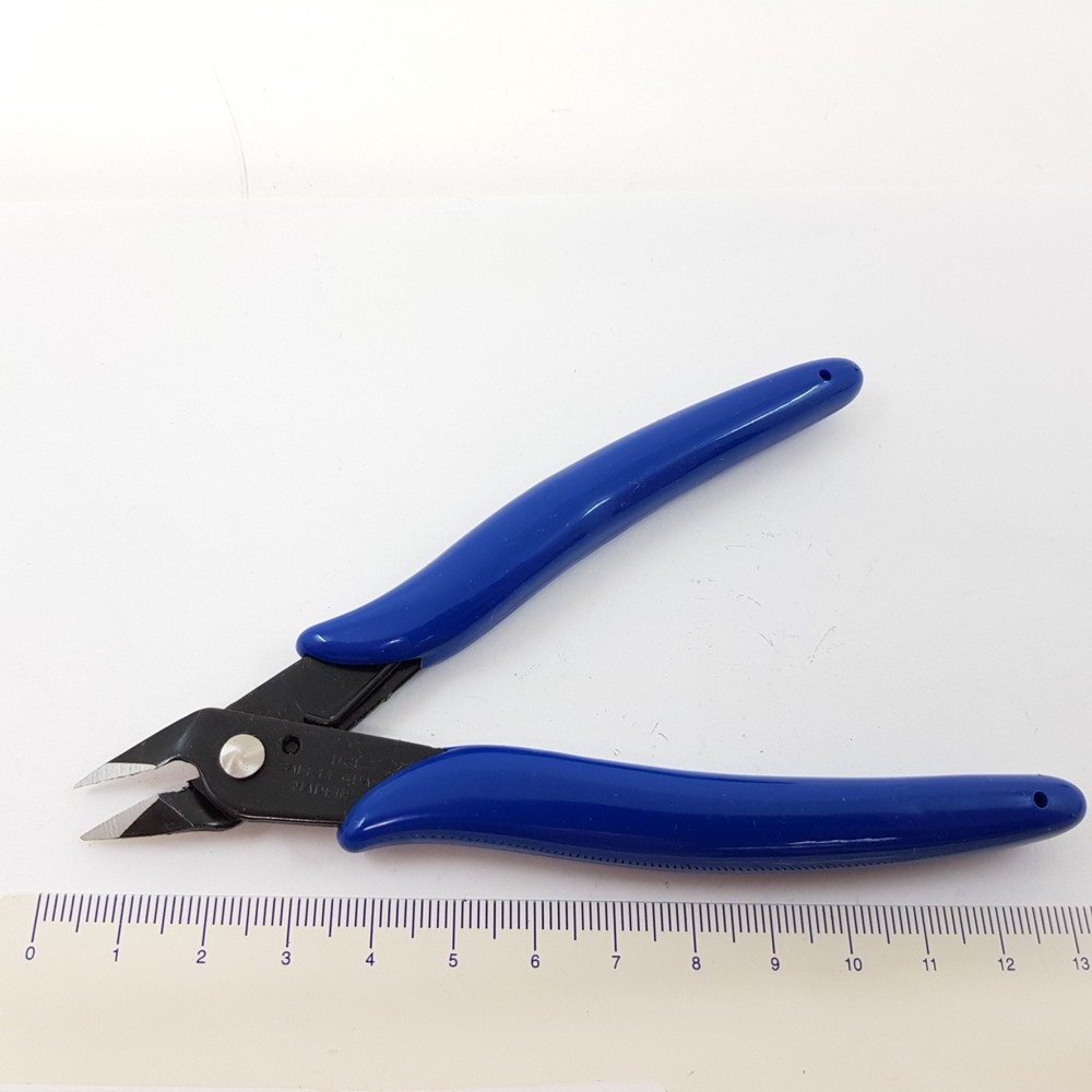 1 X MINI CUTTING PLIERS. MAX 1 mm. CB6