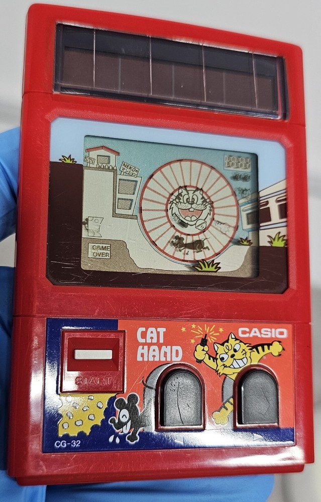 Casio Solar Cat Hunt CG-32 LCD Laptop