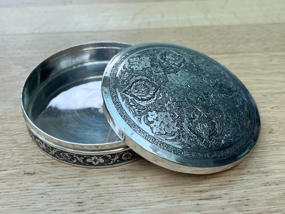 Fine .840 Solid Silver Middle Eastern Circular Snuff or Table Box.
