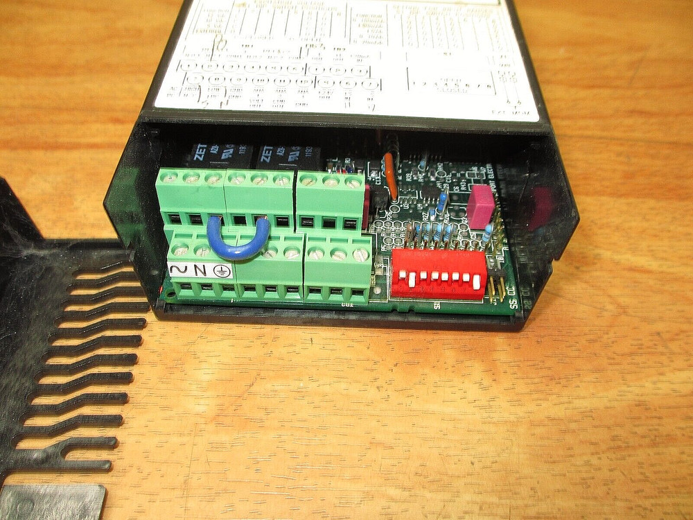 Newport Electronics INFCP-0 *USED POWERS UP* Panel Meter