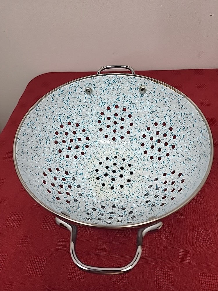 Enamel Collander Blue/White Speckled Confetti Pattern 2 Handle Springtime Vibe