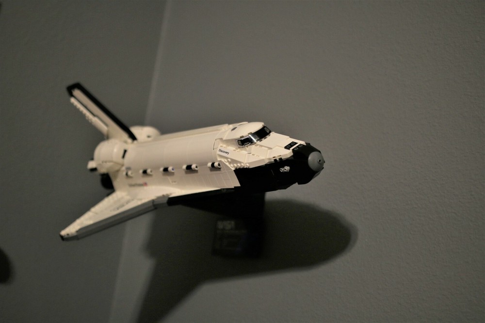 Ultimate Display Solutions wall display for Lego Space Shuttle Discovery 10283