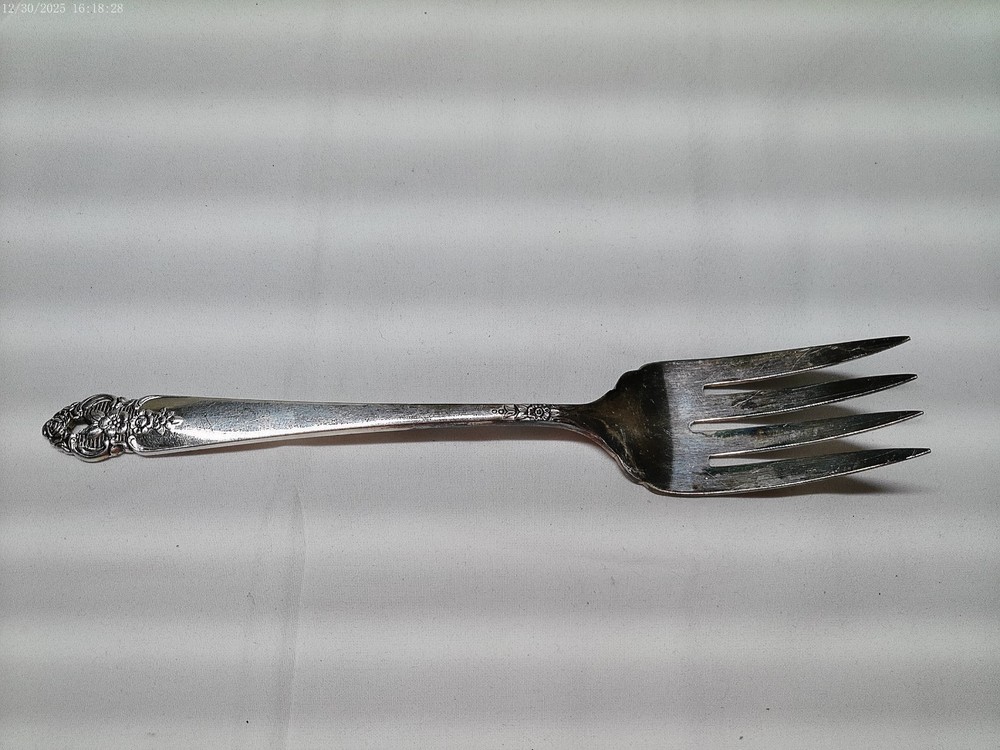 Oneida Prestige Silver Plate Distinction Pattern Cold Meat Serving Fork 8-1/2" L