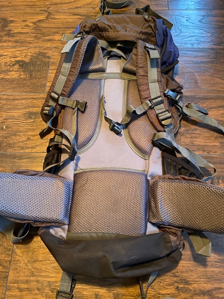 Freeknight Navy blue backpacking pack