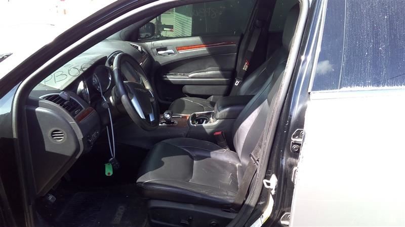 300 2014 Fuse Box Cabin 1038366111