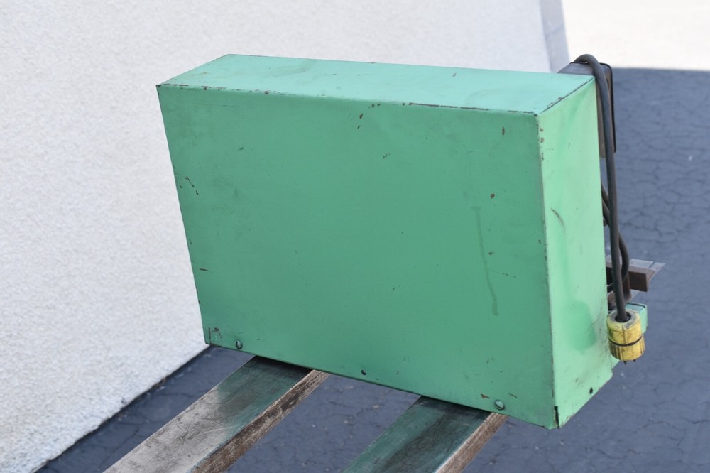 Engel Edgenotcher Model 750