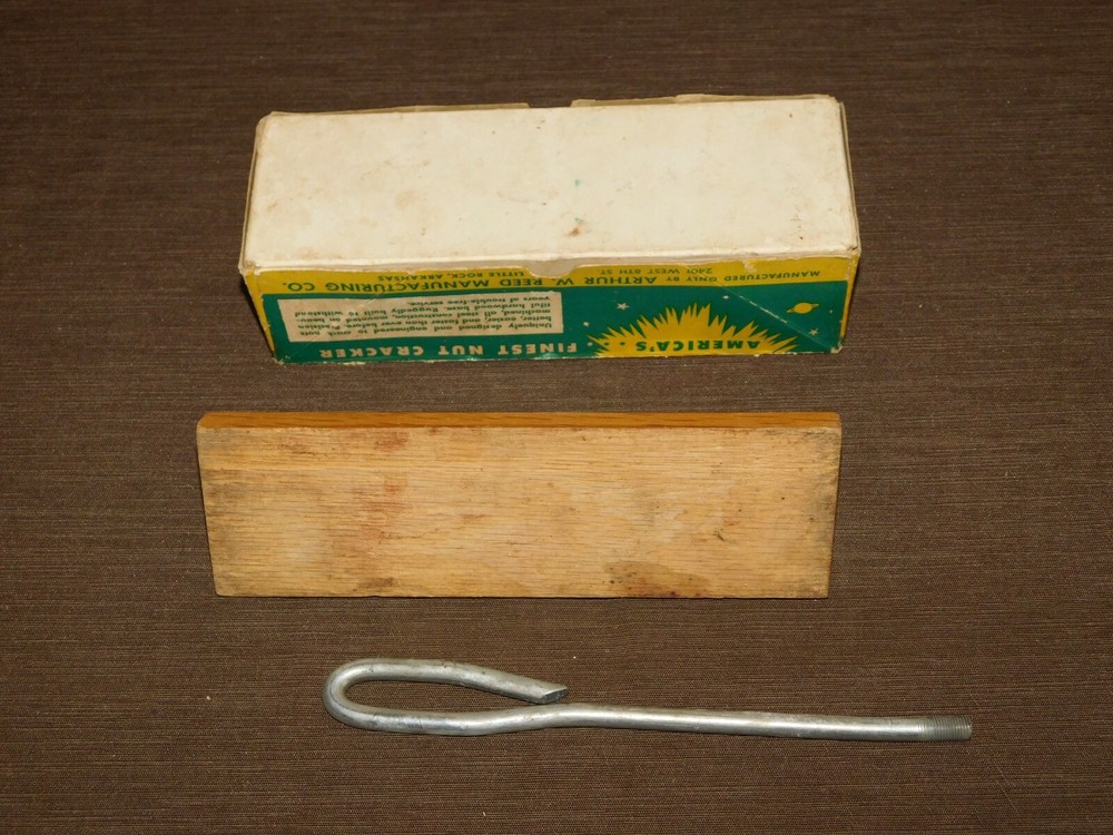 VINTAGE KITCHEN FOOD REED'S ROCKET NUT SHELL CRACKER IN BOX