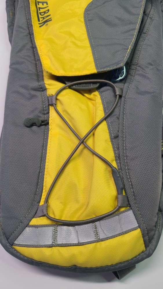 Camelbak Classic 2L / 70 Oz Hydration Pack Backpack Yellow & Grey with Bladder