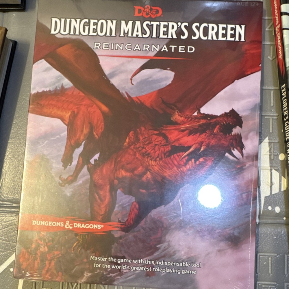 Dungeons & Dragons Dungeon Master's Screen Reincarnated 2017