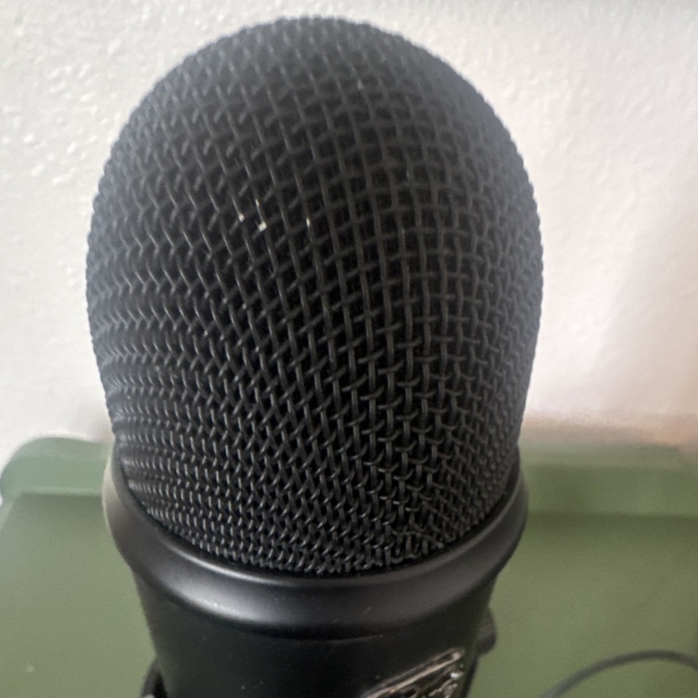 Blue Yeti USB Microphone Black Mute Volume Gain Multiple Polar Patterns